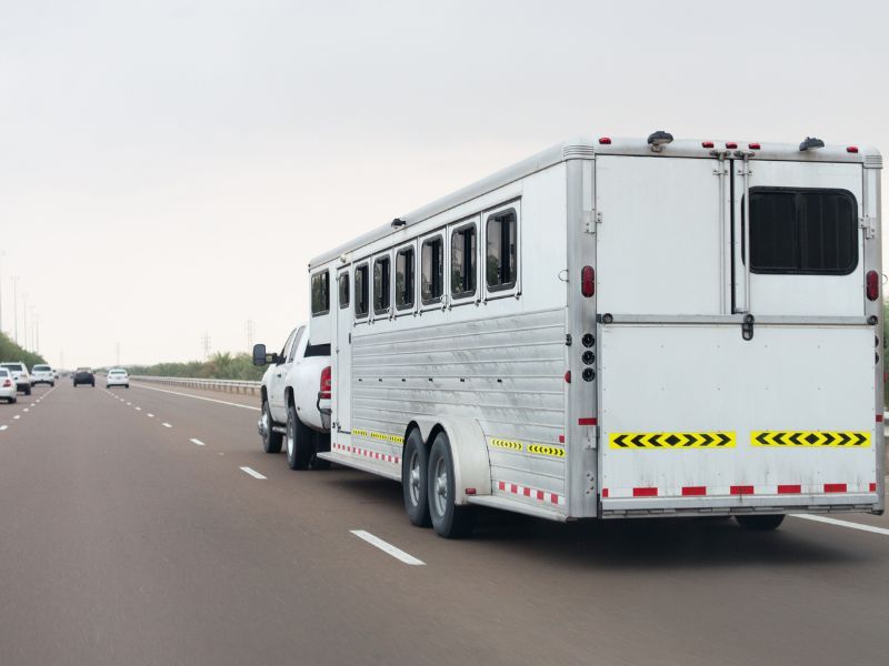 Patente BE e limiti neopatentati: quali regole valgono davvero, cosa puoi guidare e quando i limiti di potenza si applicano.