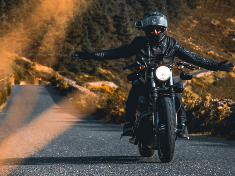 Motociclisti: gesti e simboli non verbali